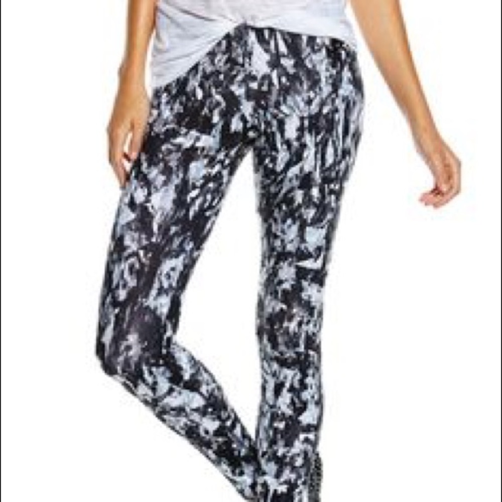 Nike camo print full length leggings